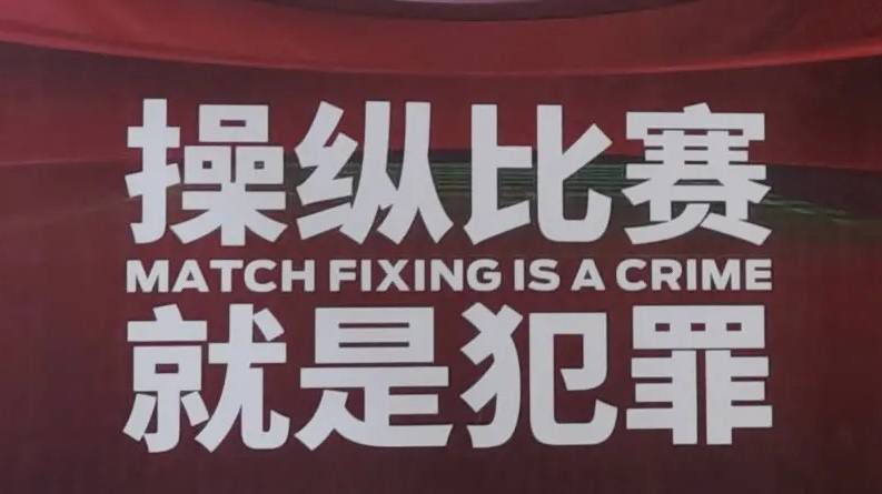 男男撅着屁股在宿舍被调教sp